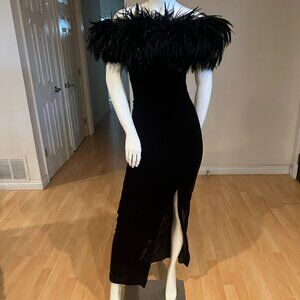 VINTAGE 90'S DAVE & JOHNNY OSTRRICH FEATHER VELVET GOWN SIZE 5/6 XSMALL